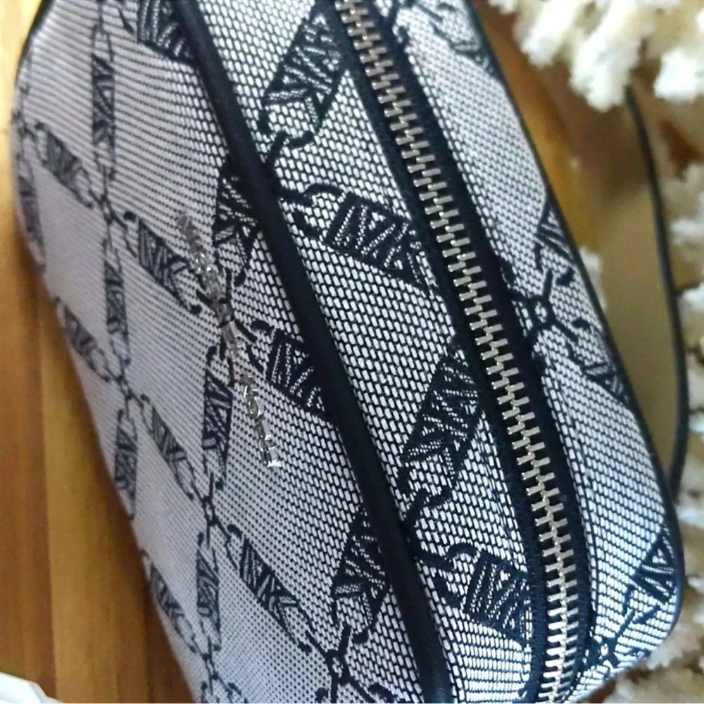 NWT Michael Kors fanny pack 🖤 NWT . Black and gray. L/XL - Picture 6 of 11